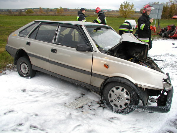 Wypadek Fiat 126p i Polonez Foto przestrogi Policja