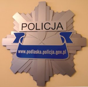 rozeta policyjna z napisem www.podlaska.policja.gov.pl