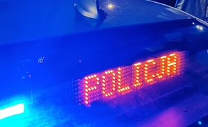policyjny pojazd nieoznakowany z napisem na wyświetlacze led POLICJA