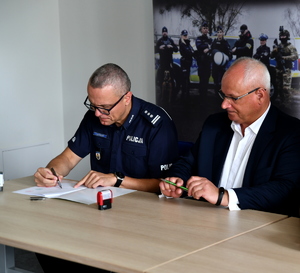 podpisanie porozumienia dot. klas mundurowych