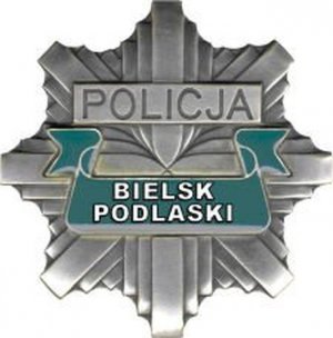 Zdjęcie w kolorze. Przedstawia gwiazdę policyjna z napisem POLICJA BIELSK PODLASKI.