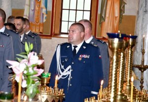 Komendant Wojewódzki Policji w Białymstoku w cerkwi.