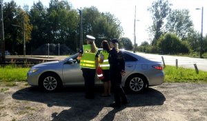 podlaska policjantka wraz z 2 innymi kobietami podczas kontroli pojazdu
