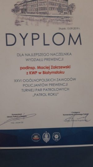 fotografia przedstawiająca dyplom