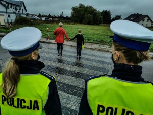 Policjantki z Wydziału Ruchu Drogowego Komendy Wojewódzkiej i Miejskiej Policji w Białymstoku podczas inauguracji rozpoczęcia roku szkolnego