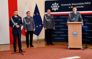Komendant Wojewódzki Policji w Białymstoku nadinspektor Robert Szewc przemawia.