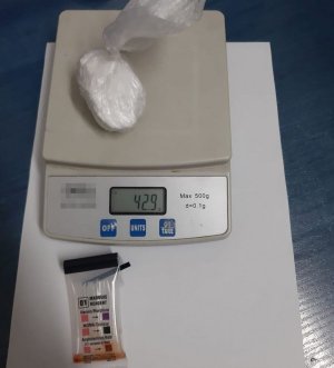 waga na której znajdują się narkotyki