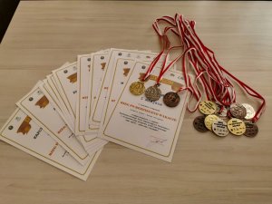 Medale i dyplomy.