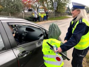 Dzieci podczas lekcji bezpieczeństwa z policjantkami