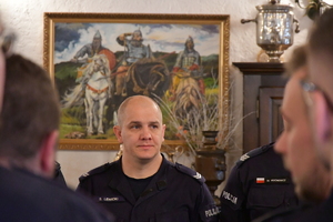 policjanci na spotkaniu światecznym