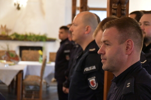 policjanci na spotkaniu światecznym