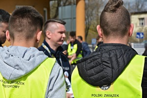 Policjanci podczas konkursu ruchu drogowego