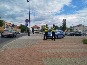 Policjanci podczas działań  pieszy