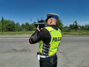 policjant  w trakcie działań
