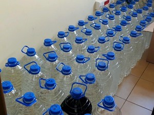 Plastikowe butelki z płynem