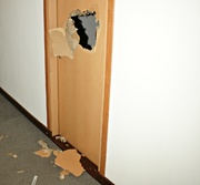Uszkodzone drzwi