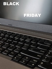 Zdjęcie laptopa z napisem &quot;Black Friday&quot;