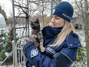 Policjantka z kotkiem