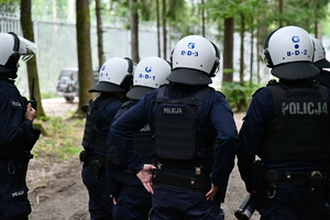 policjanci na granicy