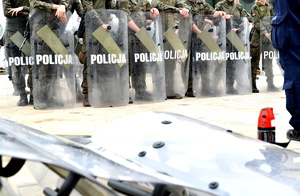 policjanci szkolą Wojsko Polskie