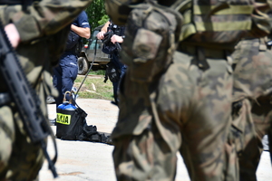 POLICJANCI SZKOLĄ ŻOŁNIERZY WOJSKA POLSKIEGO I STRAŻNIKÓW GRANICZNYCH