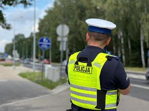 policjanci prowadzą kontrolę