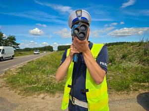 policjanci prowadzą kontrole