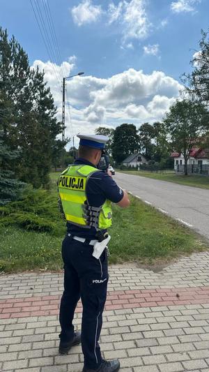 policjanci prowadzą kontrole