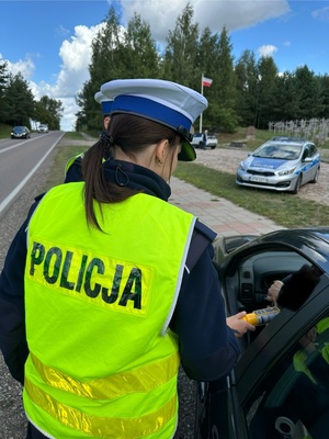 Policjantka podczas czynnosci