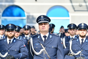 Policjanci oraz goście podczas  uroczystości