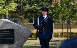 Policjanci oraz goście podczas  uroczystości