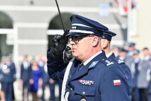 Policjanci oraz goście podczas  uroczystości