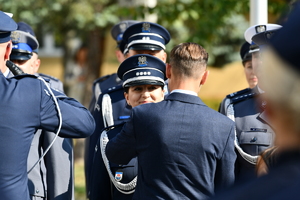 Policjanci oraz goście podczas  uroczystości