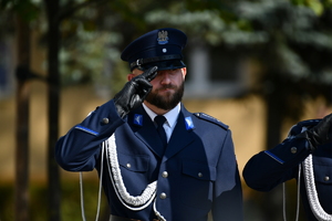 Policjanci oraz goście podczas  uroczystości