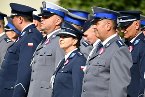 Policjanci oraz goście podczas  uroczystości