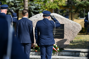 Policjanci oraz goście podczas  uroczystości