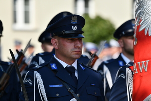 Policjanci oraz goście podczas  uroczystości