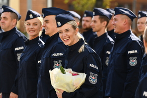 Policjanci oraz goście podczas  uroczystości