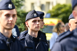 Policjanci oraz goście podczas  uroczystości