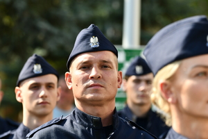 Policjanci oraz goście podczas  uroczystości