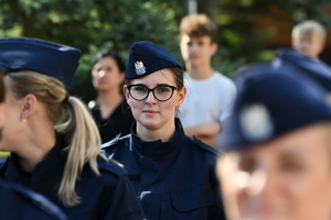 Policjanci oraz goście podczas  uroczystości