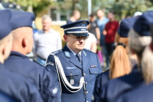 Policjanci oraz goście podczas  uroczystości