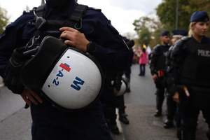 Policjanci zabezpieczają zgromadzenia