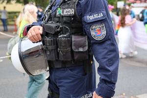 Policjanci zabezpieczają zgromadzenia