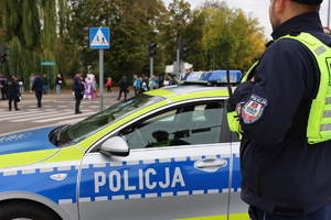 Policjanci zabezpieczają zgromadzenia