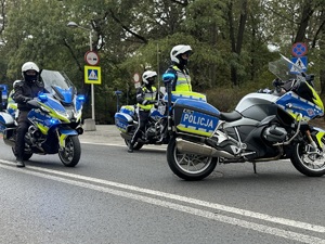 policjanci podczas zabezpieczenia