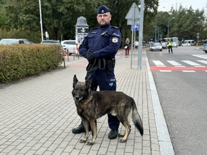 policjanci podczas zabezpieczenia