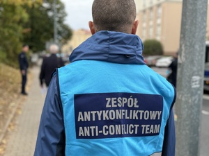 policjanci podczas zabezpieczenia