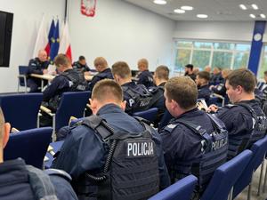 Policjanci zabezpieczają mecz