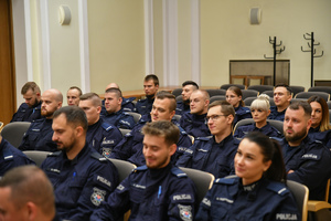 Policjanci oraz pracownicy cywilni